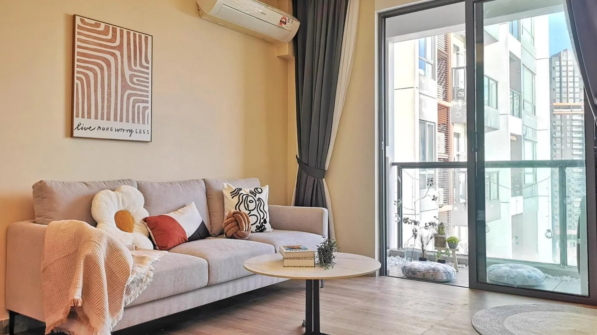Yussy Homestay At R&F Princess Cove 新山 公寓
