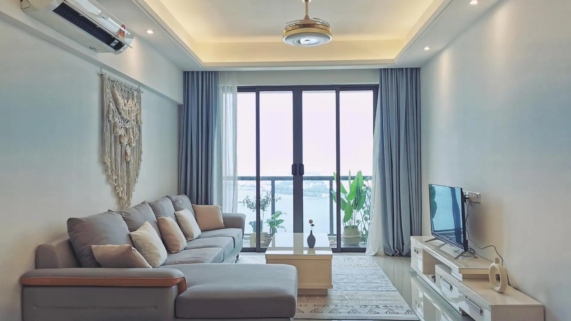 Yussy Homestay At R&F Princess Cove 新山