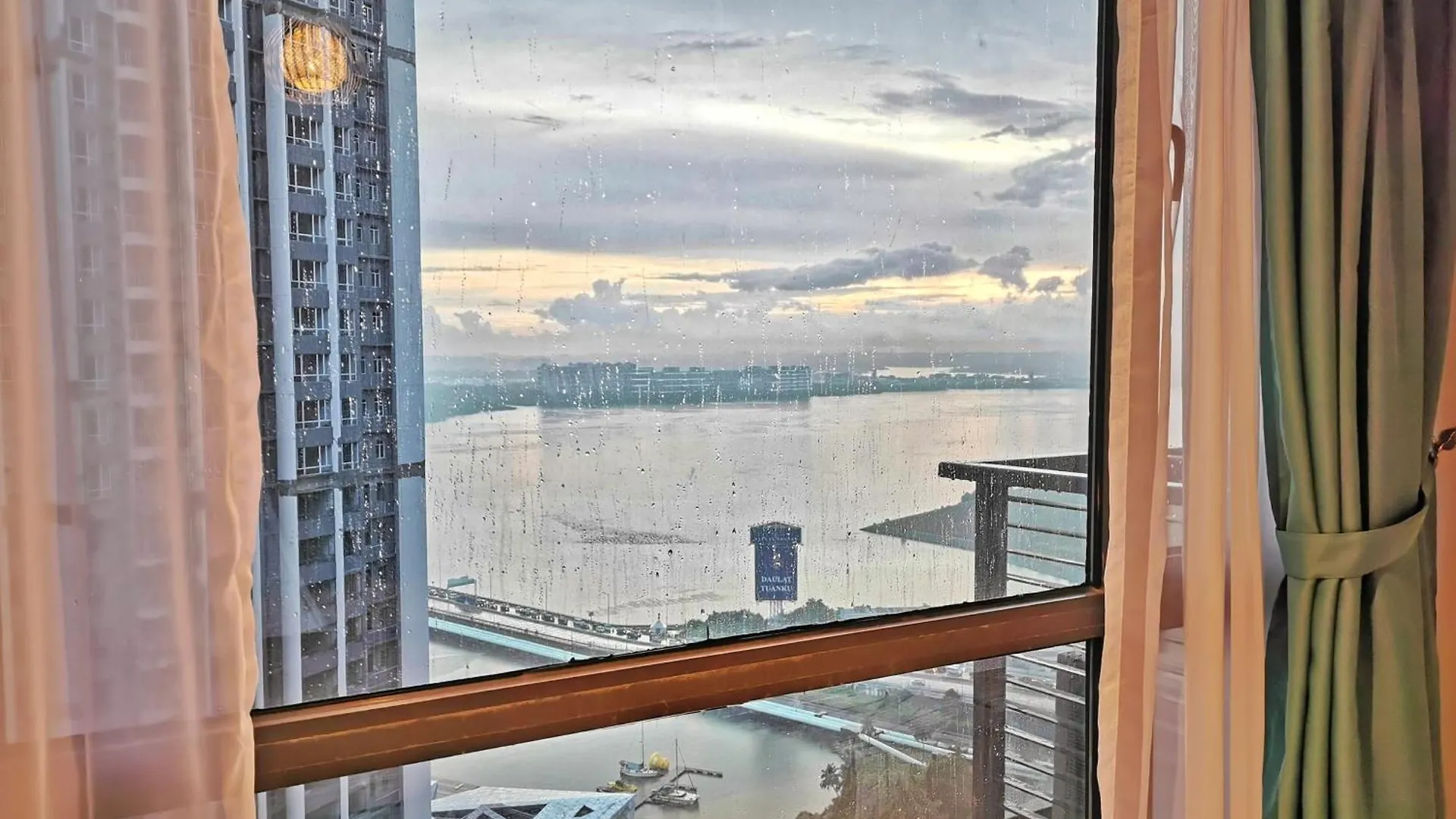 Yussy Homestay At R&F Princess Cove 新山 0*,